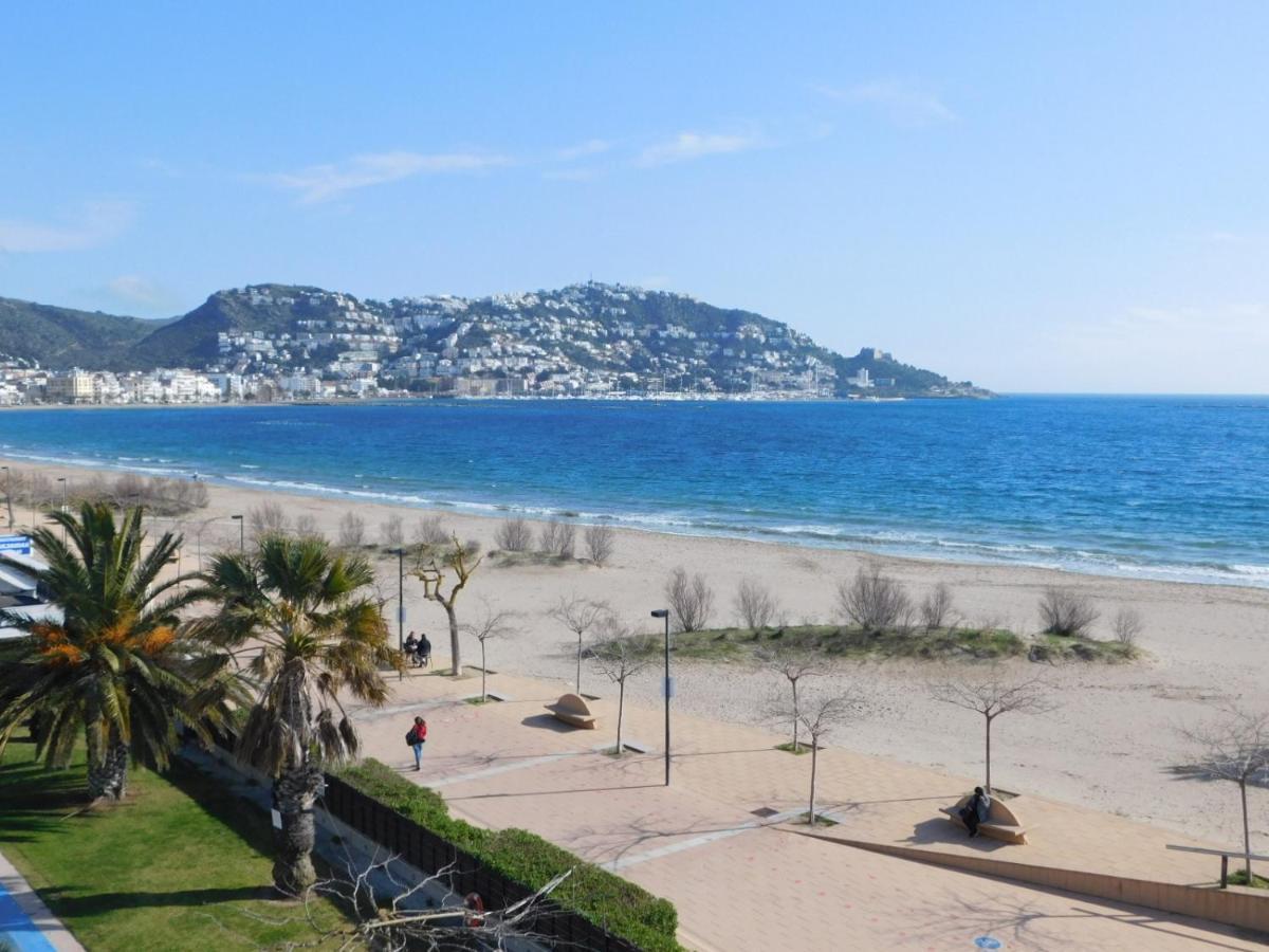 Apartamento Oasis Atico Roses Bagian luar foto